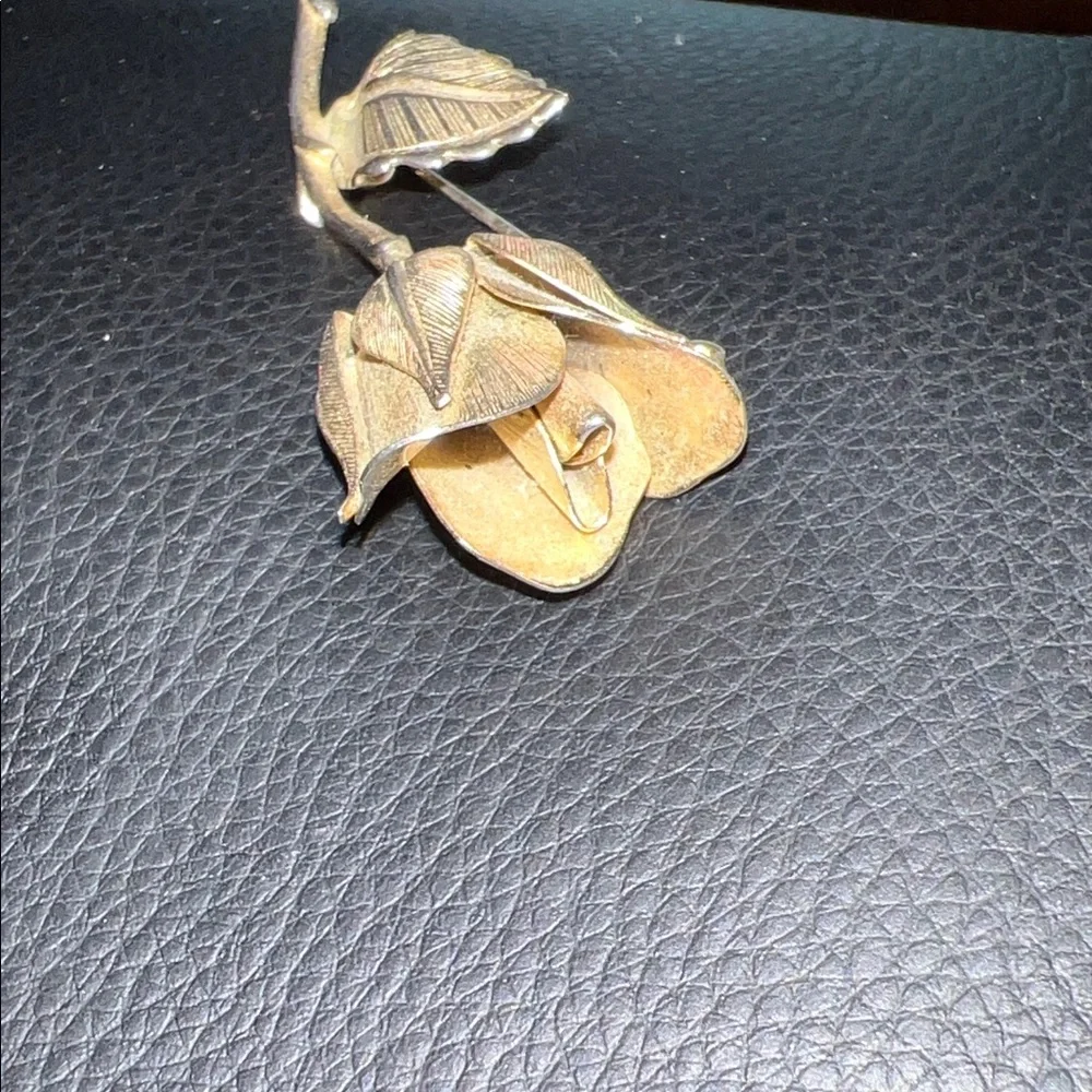 Giovanni Elegant Gold Rose Brooch - Picture 4 of 7